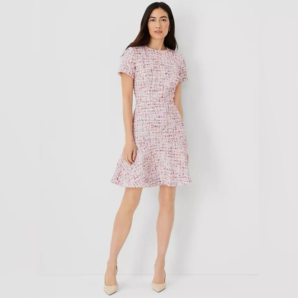 ANN TAYLOR MULTICOLORED TWEED FLOUNCE DRESS in SIZE 4
